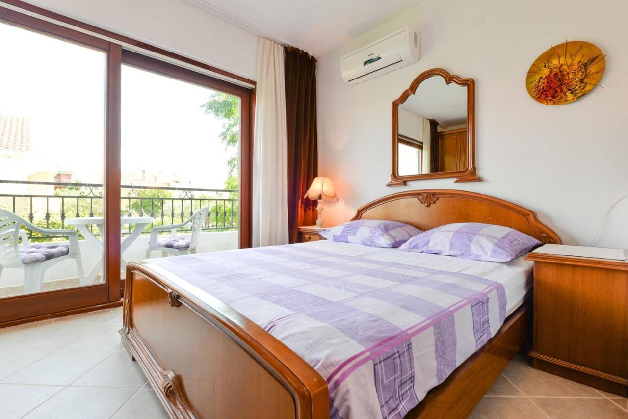 & Hegic Apartment *