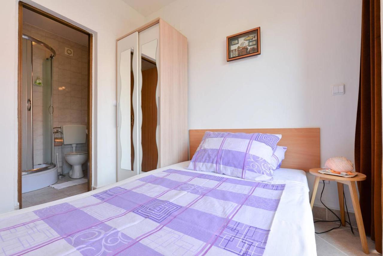 & Hegic Apartment *