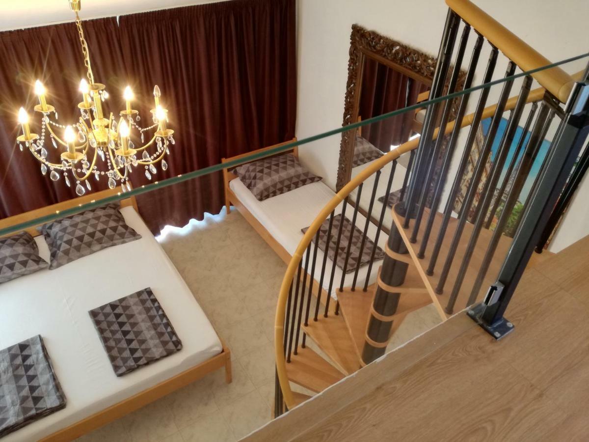 & Hegic Apartment *
